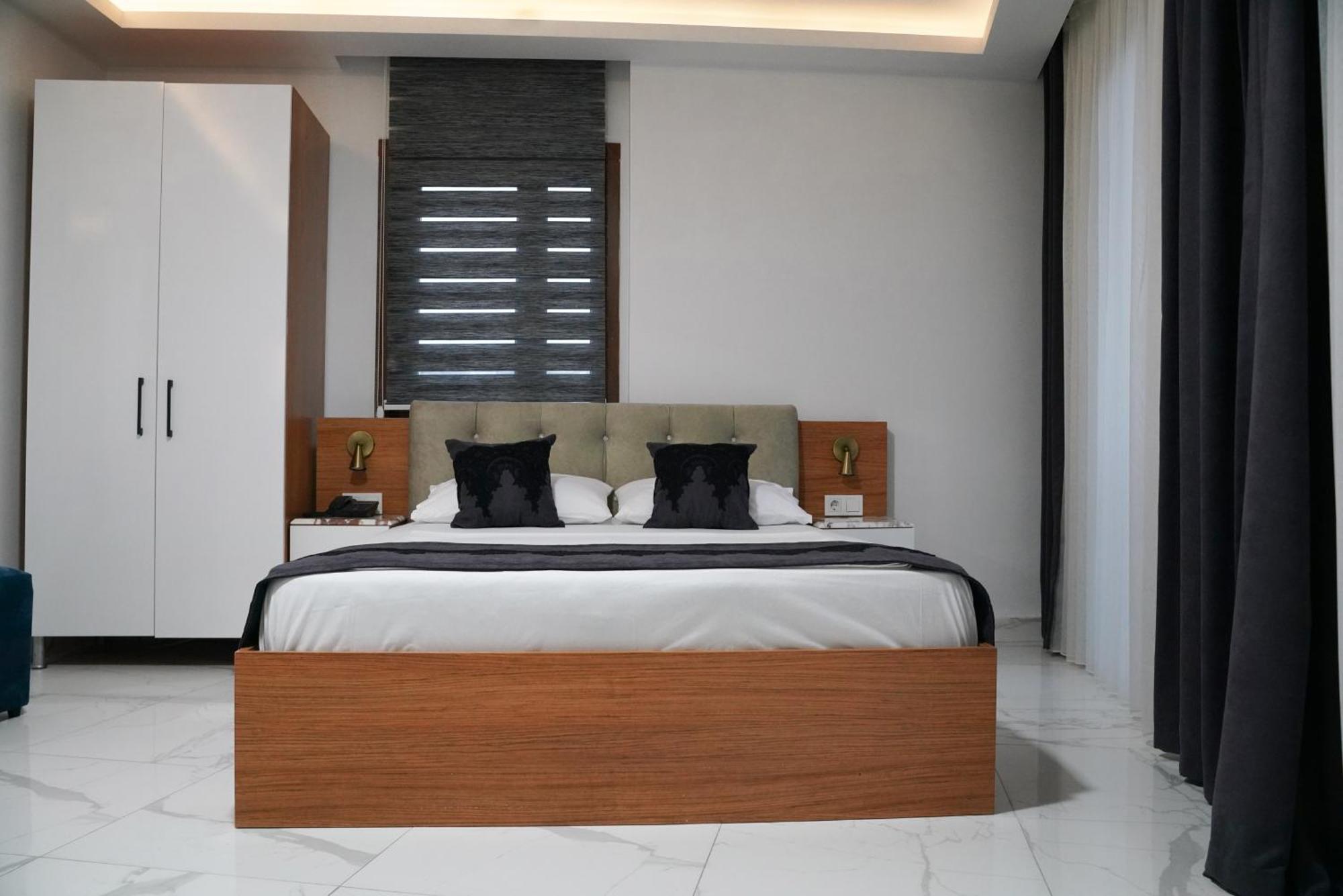 Otel Eclipse *